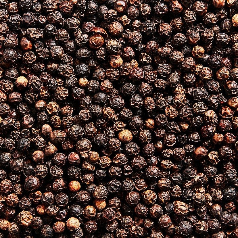 Premium Black Pepper (Kali Mirch) – Strong Aroma & Bold Flavor-Akshfoods